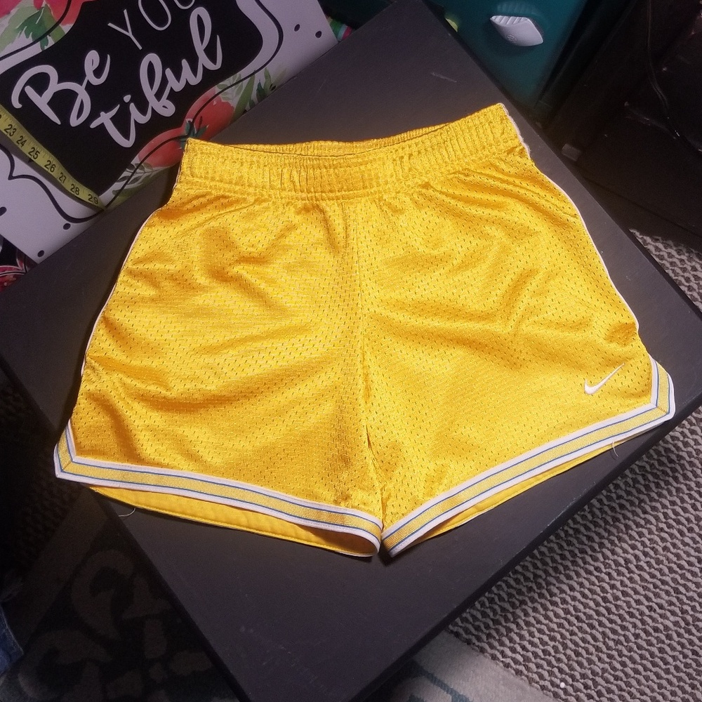 NIKE Mesh Shorts - Picture 2 of 5
